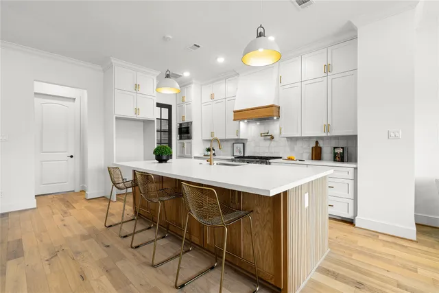 $679,000 | 1614 Ojeman Road, Unit K, Houston, TX 77055