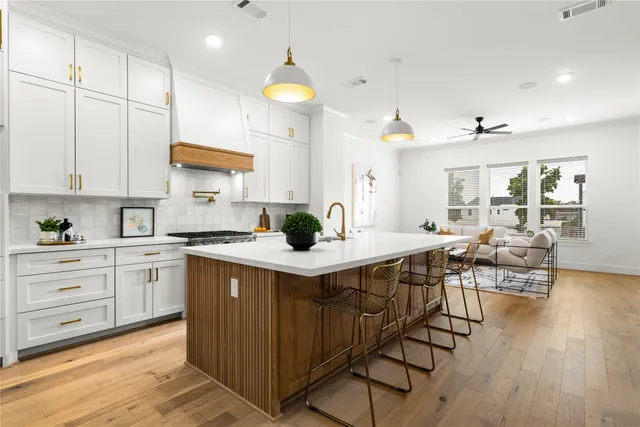 $679,000 | 1614 Ojeman Road, Unit K, Houston, TX 77055