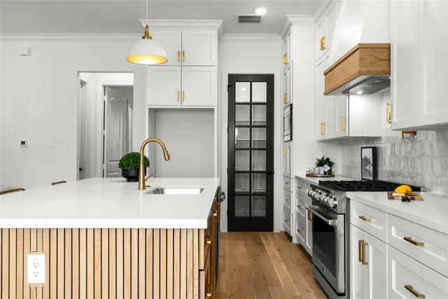 $679,000 | 1614 Ojeman Road, Unit K, Houston, TX 77055