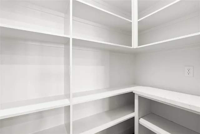 $679,000 | 1614 Ojeman Road, Unit K, Houston, TX 77055