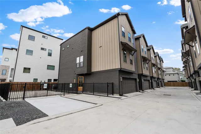 $679,000 | 1614 Ojeman Road, Unit K, Houston, TX 77055