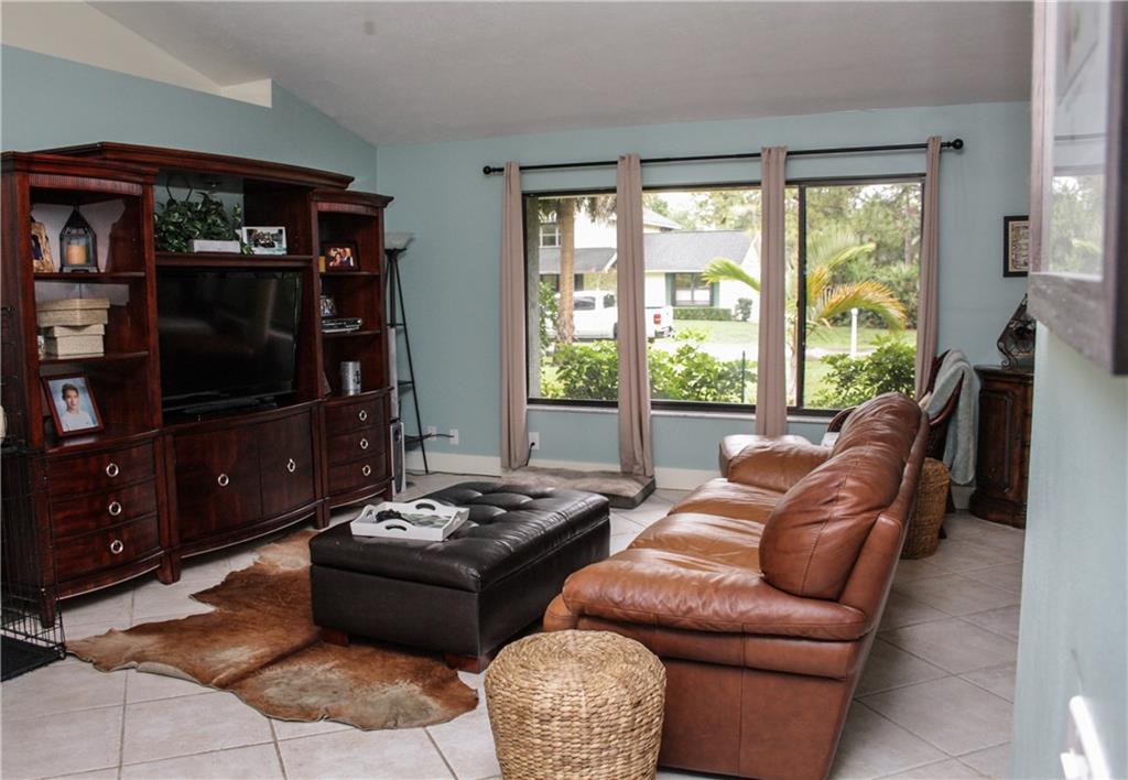 1674 Southwest College Street Stuart, FL 34997 - Photo 6 of 37 Gallery Image 6