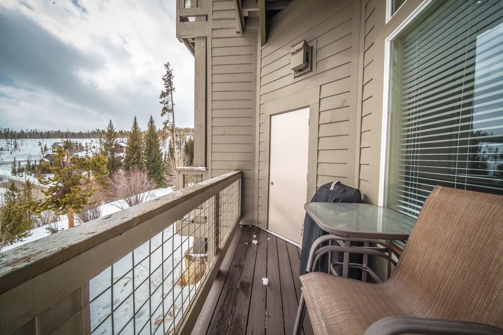 91199 Ryan Gulch Road, Unit A5 Silverthorne, CO 80498 - Photo 17 of 31 a balcony with table and chairs