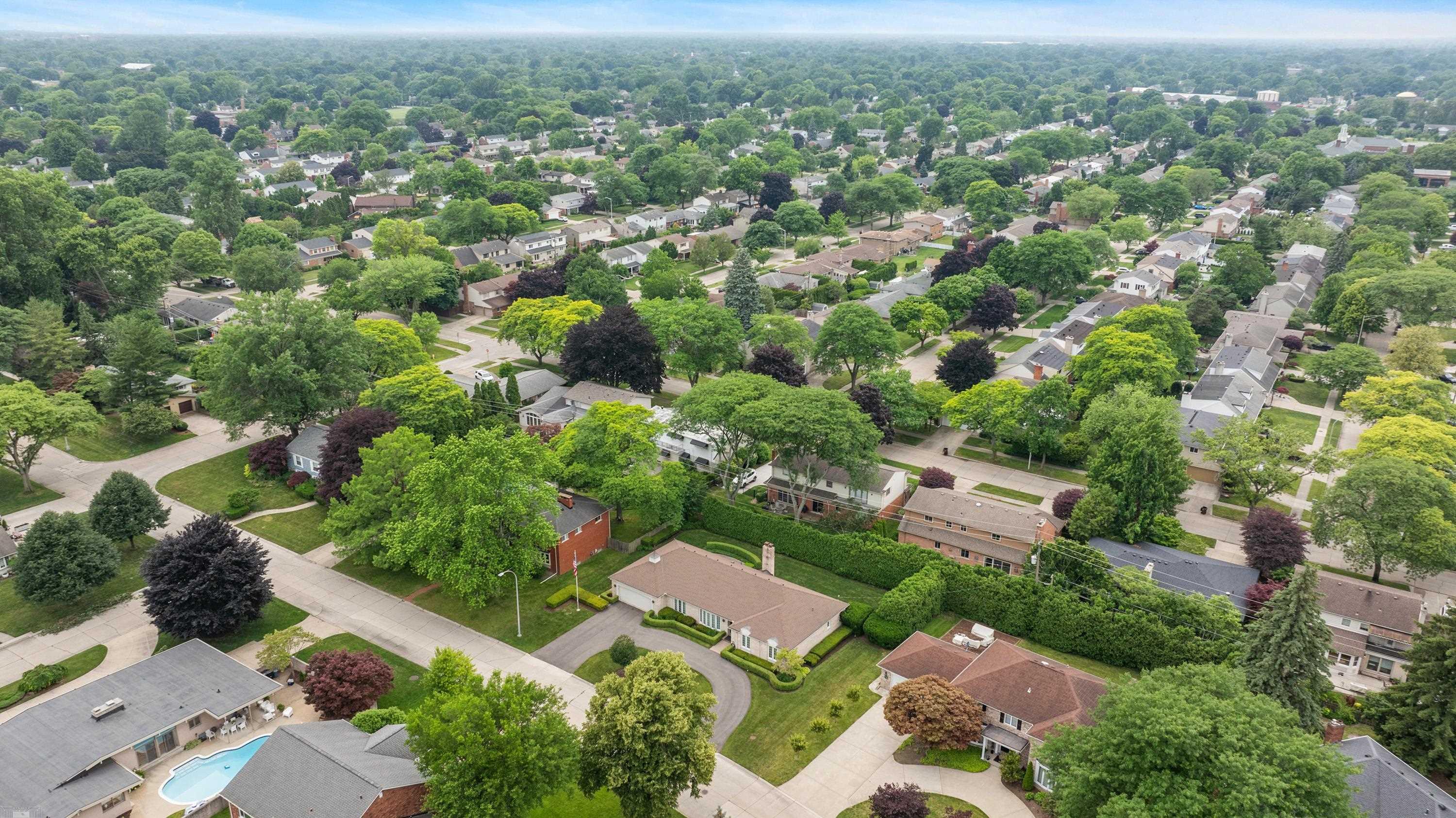 951 Ballantyne Road Grosse Pointe, MI 48236 - Photo 6 of 10 50146183-ba622705-85e7-4244-b5f1-735830219ec6.JPG