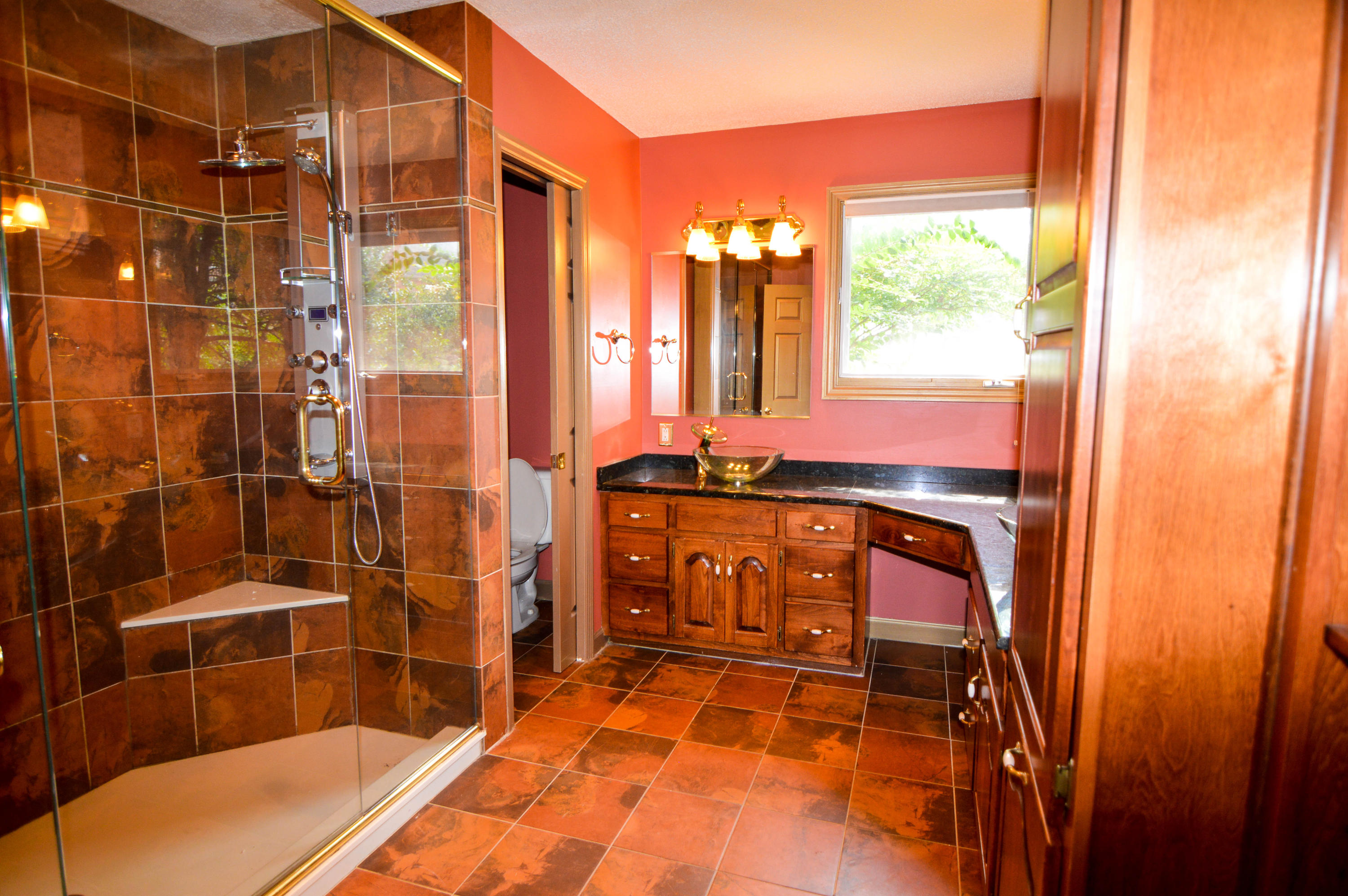 121 Mariners Point Kingston, TN 37763 - Photo 15 of 38 Master Bath