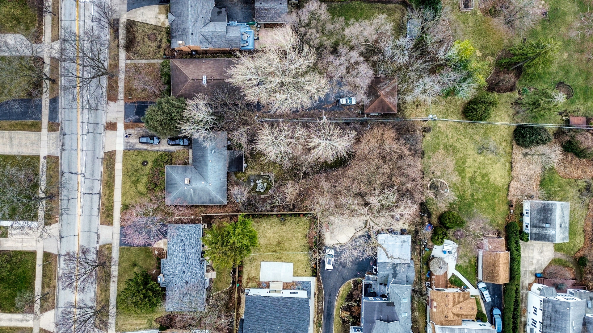 270 East St Charles Road Elmhurst, IL 60126 - Photo 18 of 22 an aerial view of waterside residential houses