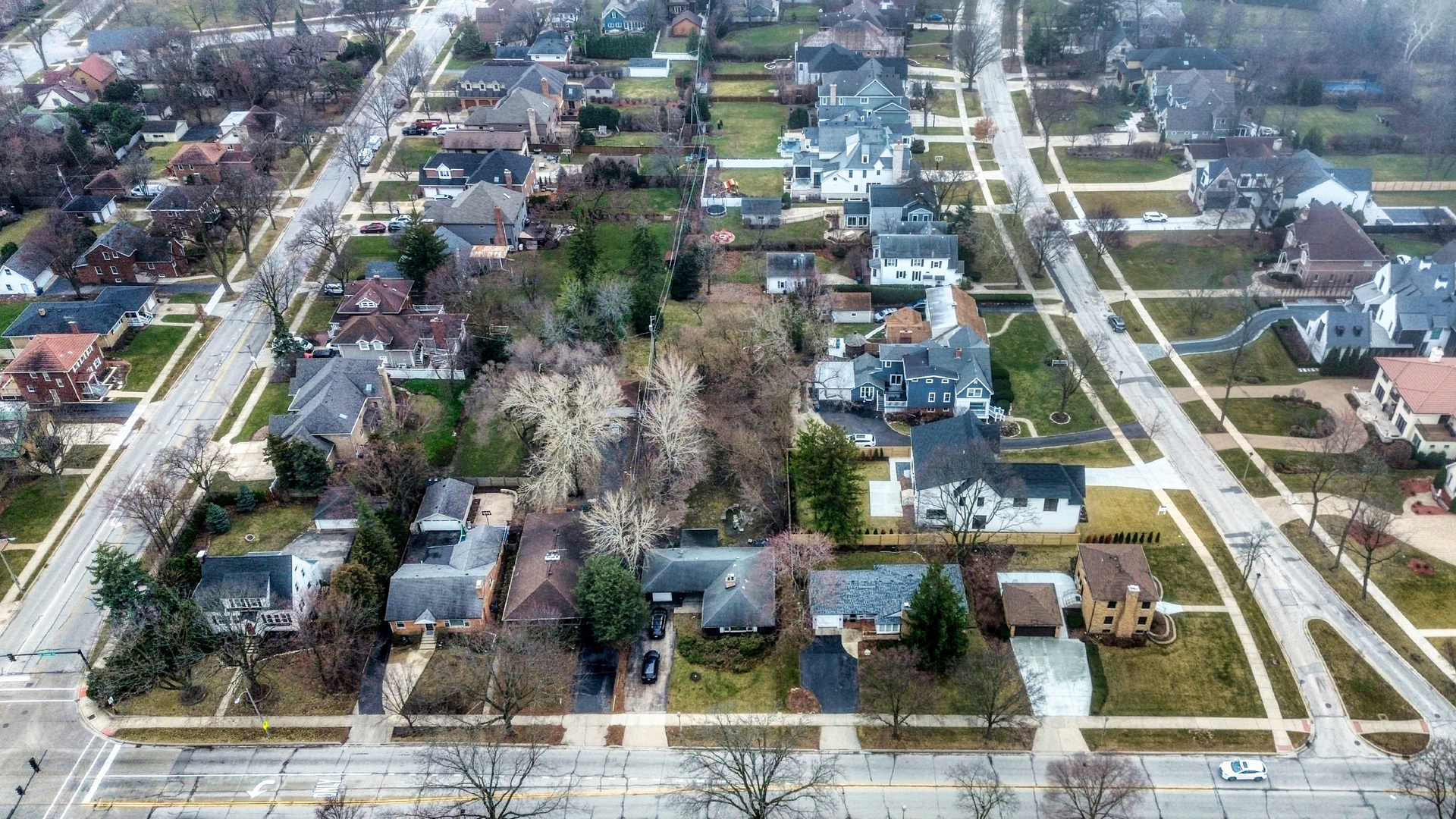 270 East St Charles Road Elmhurst, IL 60126 - Photo 20 of 22 an aerial view of multiple house