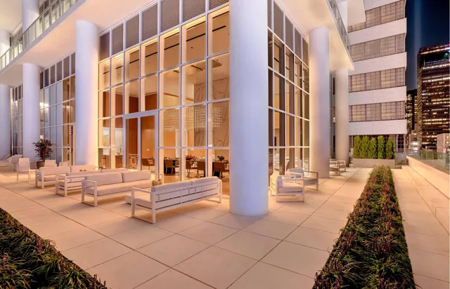 $1,700,000 | 200 East 59th Street, Unit 10B | Midtown East