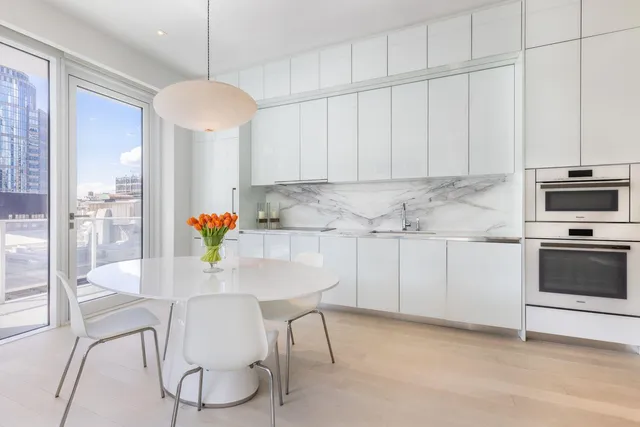 $1,700,000 | 200 East 59th Street, Unit 10B | Midtown East