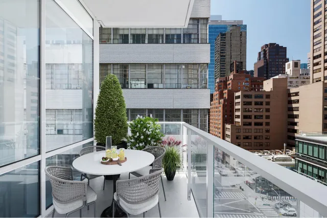 $1,700,000 | 200 East 59th Street, Unit 10B | Midtown East