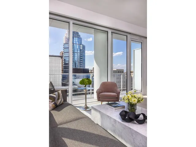 $1,700,000 | 200 East 59th Street, Unit 10B | Midtown East