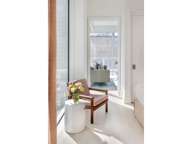 $1,700,000 | 200 East 59th Street, Unit 10B | Midtown East