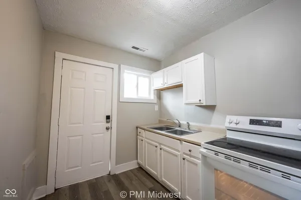 $649 | 2930 North Dearborn Street, Unit B, Indianapolis, IN 46218