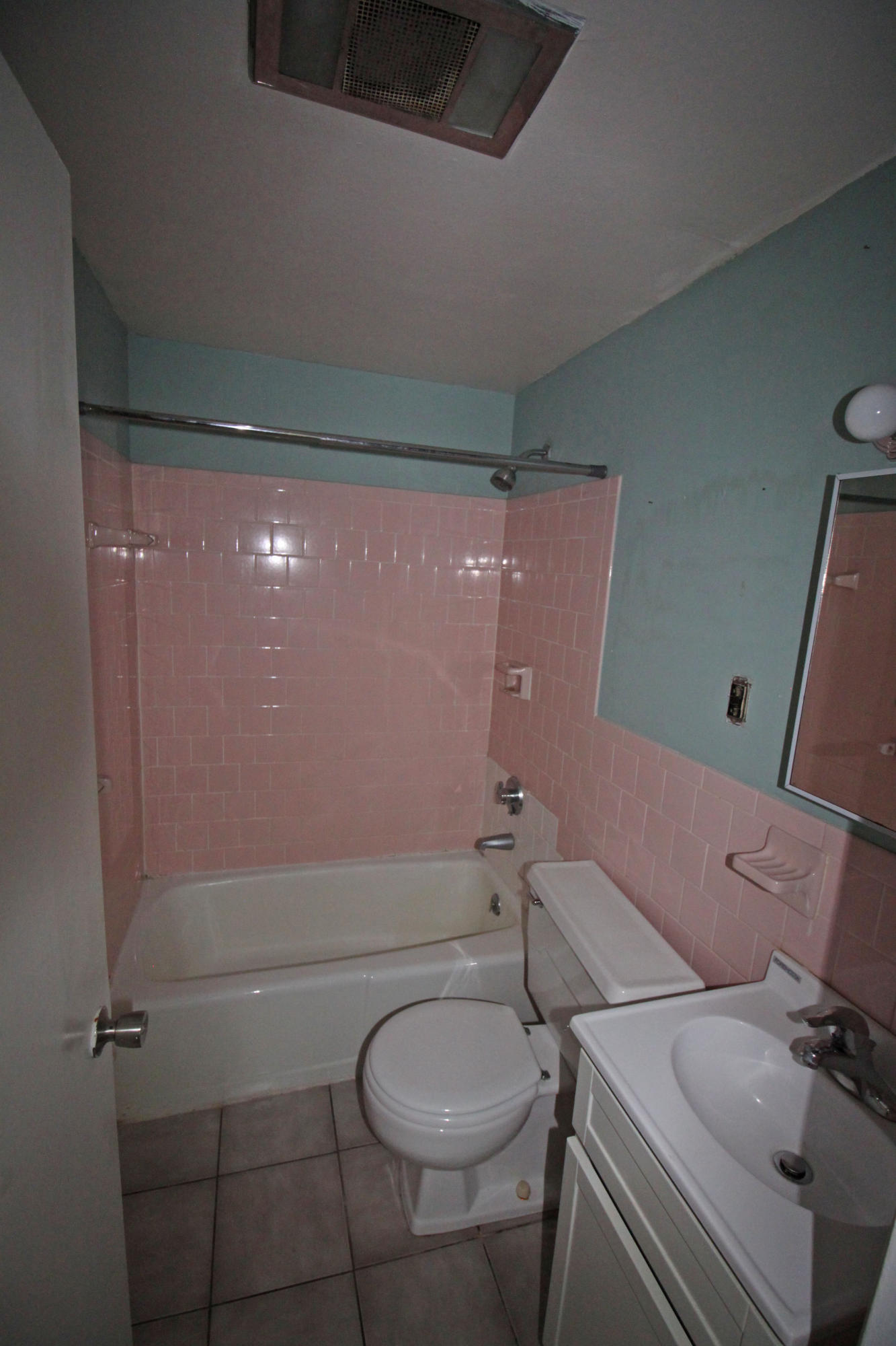 3040 Falmouth Road, Unit F3 Osterville, MA 02655 - Photo 7 of 21 a bathroom with a sink and a mirror