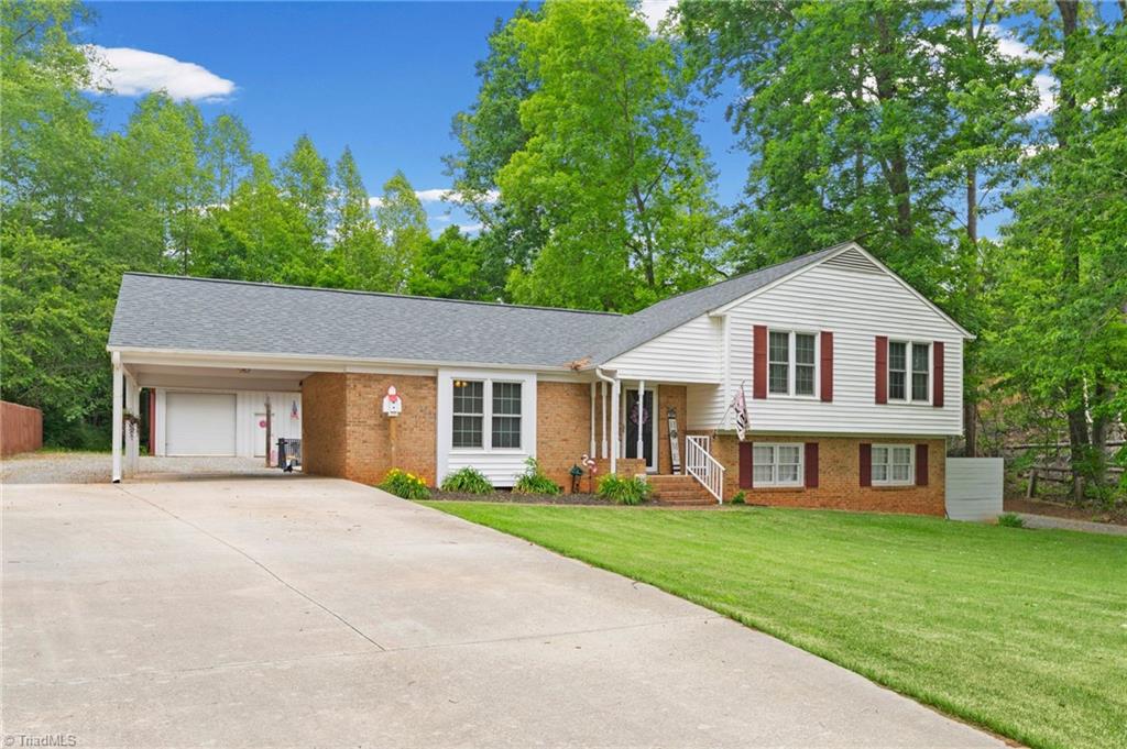 201 Kingwood Road Reidsville, NC 27320 - Photo 2 of 48