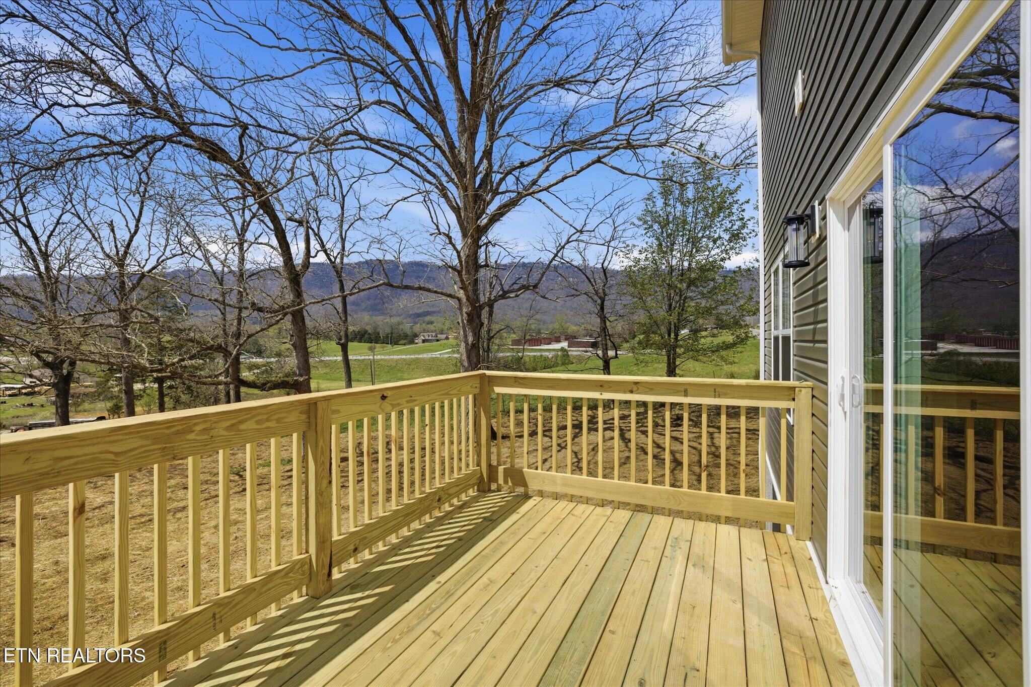 237 Cross Valley Road La Follette, TN 37766 - Photo 2 of 28 21-IMG_0125