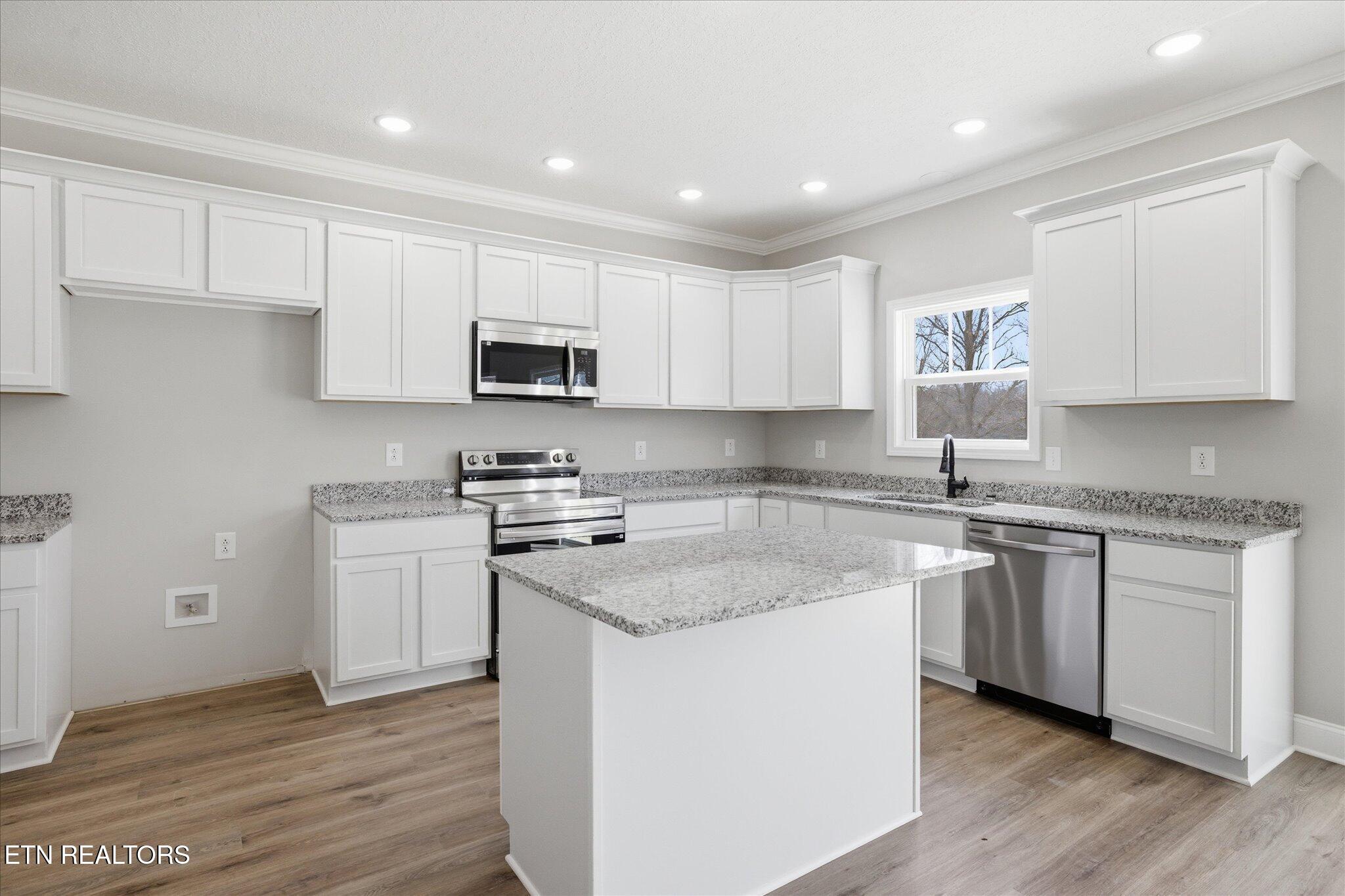 237 Cross Valley Road La Follette, TN 37766 - Photo 8 of 28 06-IMG_0041