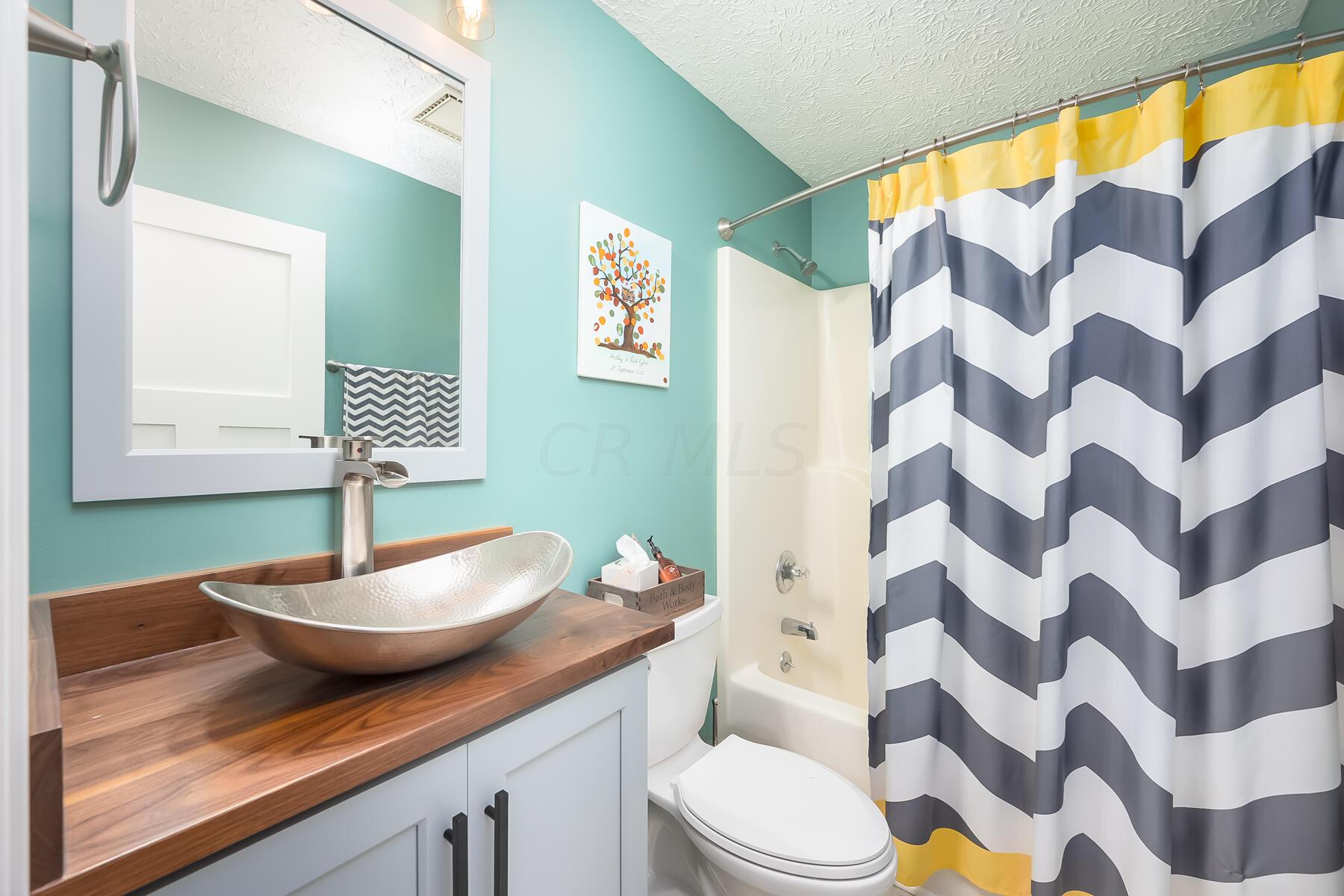 2040 Penry Road Radnor, OH 43066 - Photo 33 of 61 Bathroom