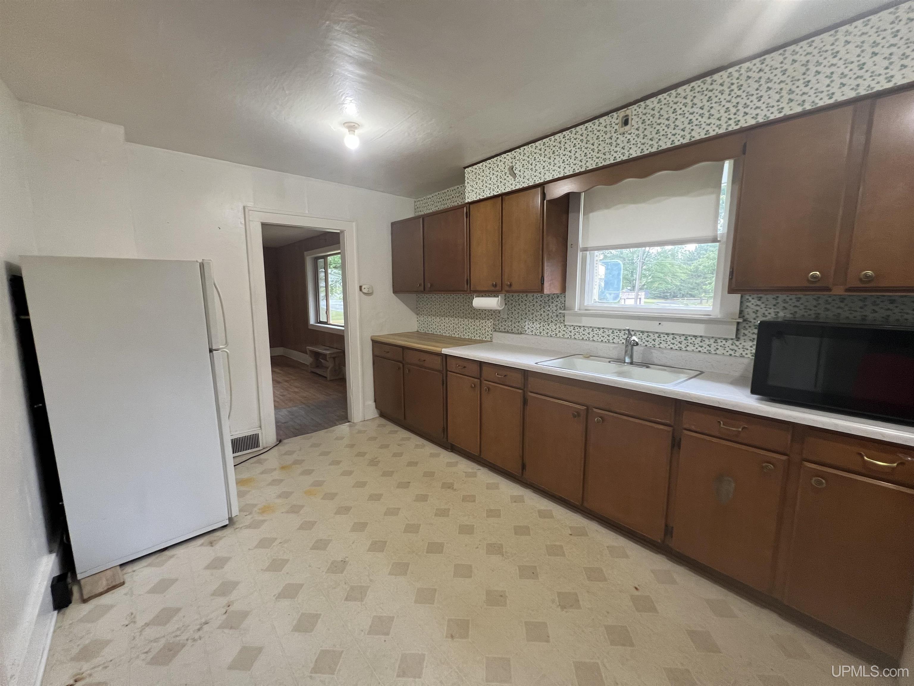 136 Mitchell Street Kingsford, MI 49802 - Photo 2 of 20