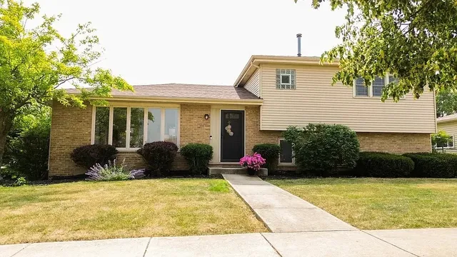 $2,700 | 17001 93rd Avenue, Orland Hills, IL 60487