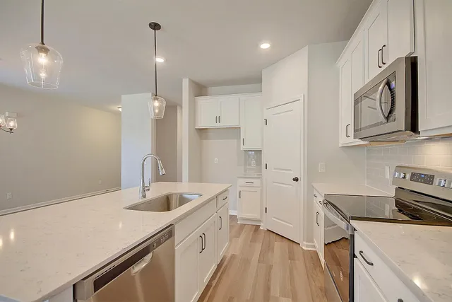 $365,990 | 4033 Lemon Grass Lane, Ravenel, SC 29470