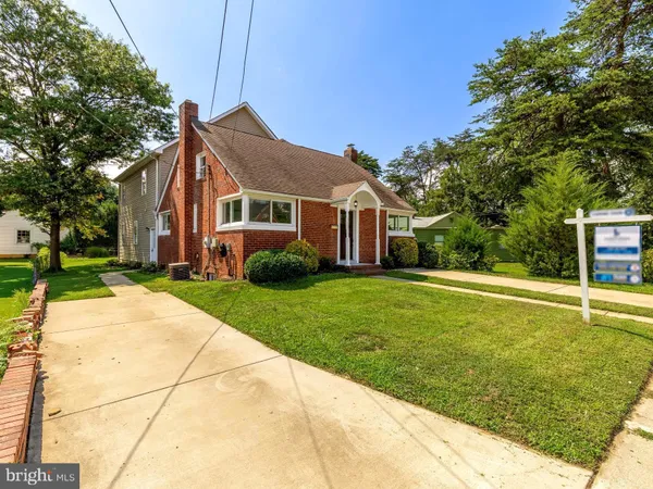 $1,150,000 | 750 North George Mason Drive, Arlington, VA 22203