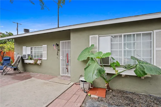 $999,900 | 735 Newport Avenue, Long Beach, CA 90804