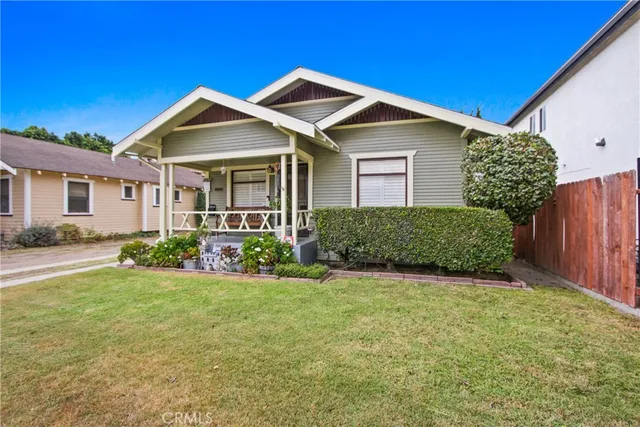 $999,900 | 735 Newport Avenue, Long Beach, CA 90804