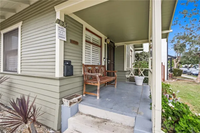 $999,900 | 735 Newport Avenue, Long Beach, CA 90804