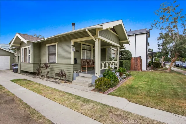 $999,900 | 735 Newport Avenue, Long Beach, CA 90804