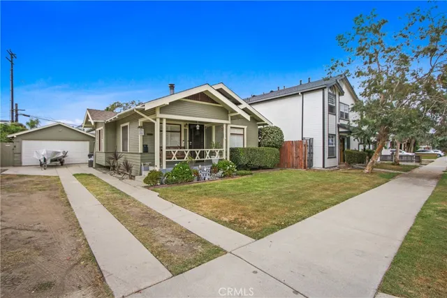 $999,900 | 735 Newport Avenue, Long Beach, CA 90804