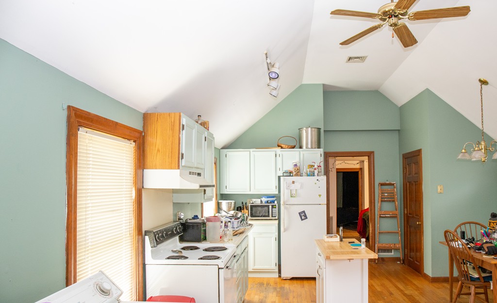 12 Leonard Street Greenfield, MA 01301 - Photo 10 of 28