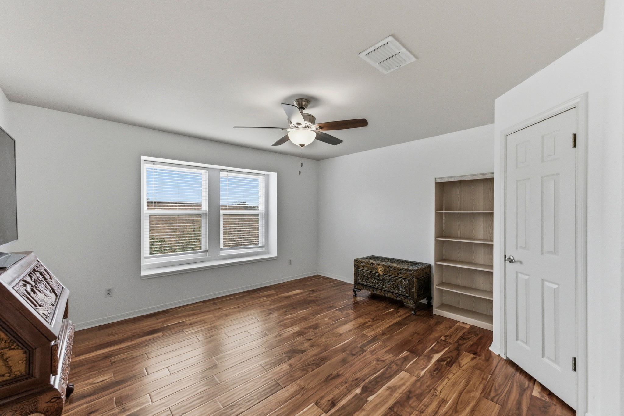 5705 Ballenton Court Austin, TX 78739 - Photo 24 of 30 a view of a livingroom with a workspace