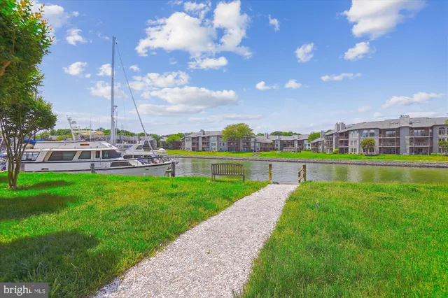 $630,000 | 2108 Chesapeake Harbour Drive East, Unit 201, Annapolis, MD 21403