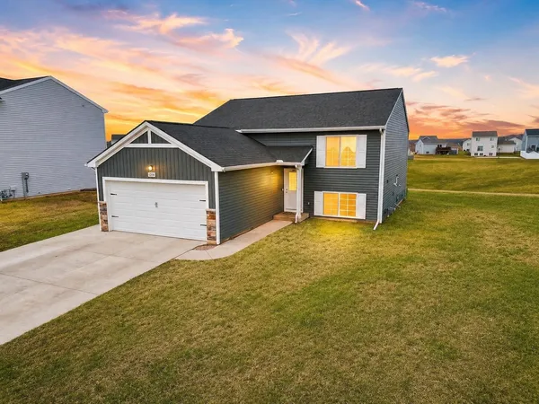 $310,000 | 1700 Harper Grove Lane, Vicksburg, MI 49097