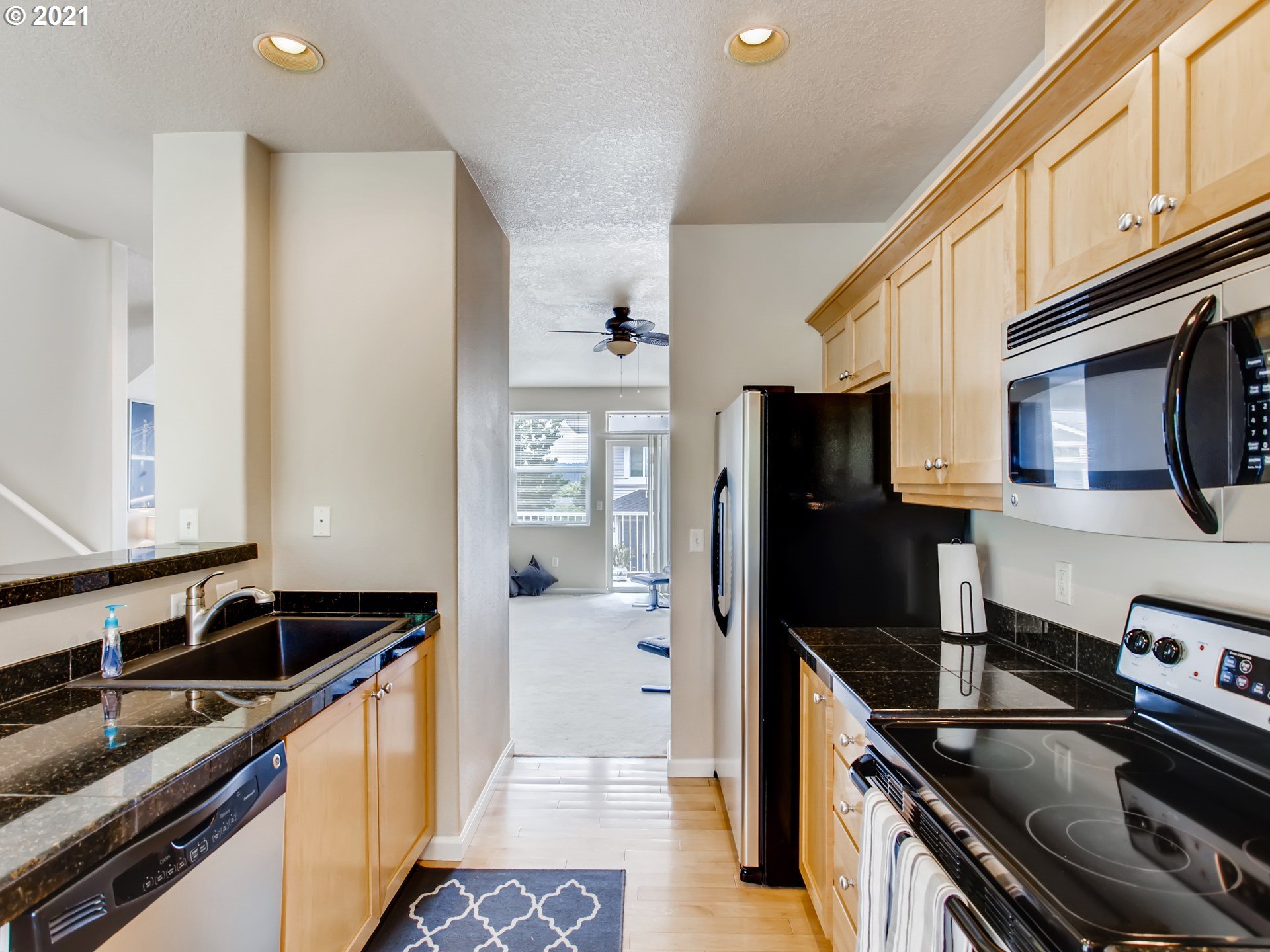 14711 Southwest Beard Road, Unit 104 Beaverton, OR 97007 - Photo 9 of 32 Gallery Image 9
