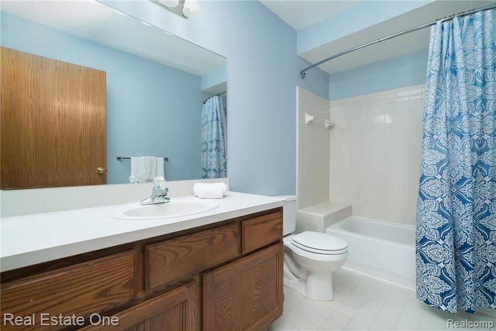 861 Norcross Drive Rochester Hills, MI 48307 - Photo 23 of 50