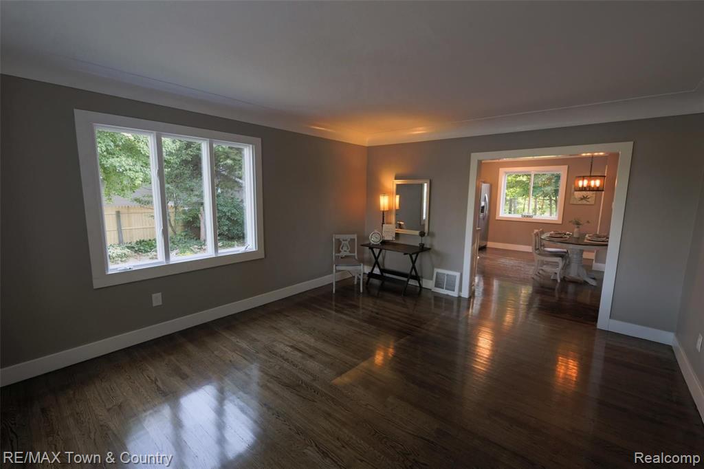 437 Deland Road Flushing, MI 48433 - Photo 6 of 42