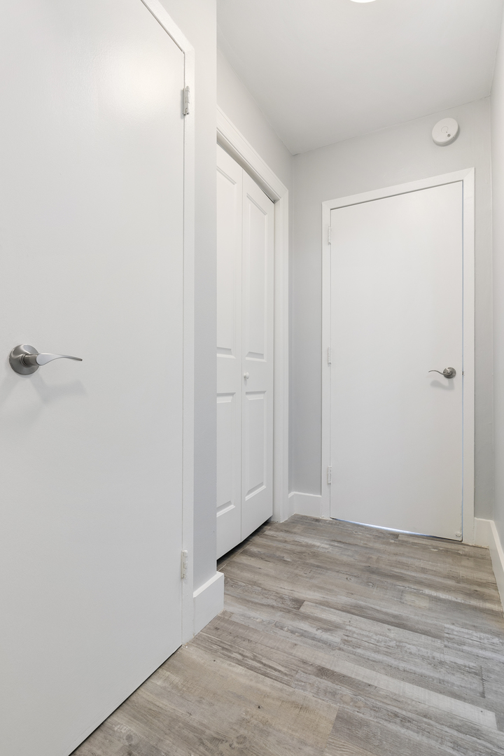 5858 North Sheridan Road, Unit 808 Chicago, IL 60660 - Photo 9 of 16 wooden floor in an empty room
