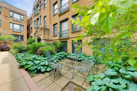 $180,000 | 7023.5 North Sheridan Road, Unit 2N, Chicago, IL 60626