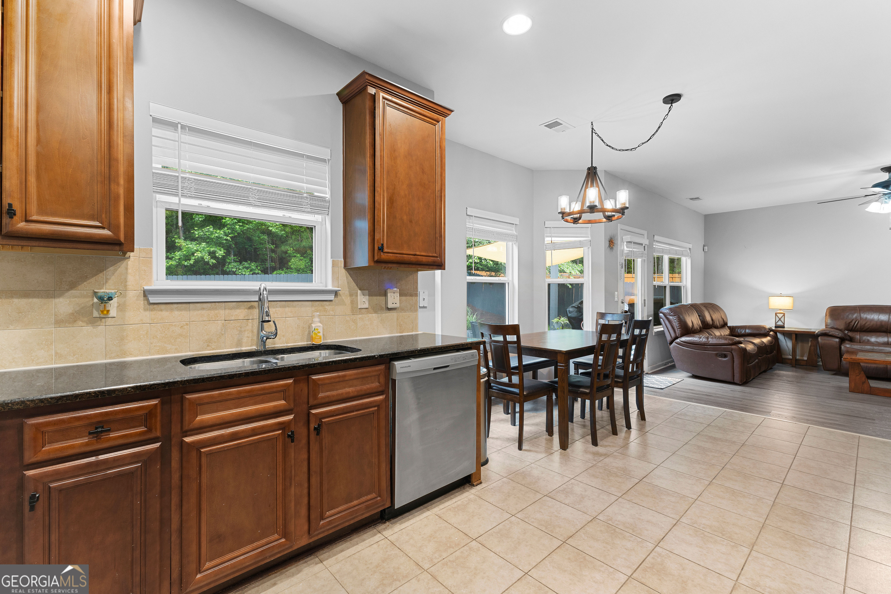 12 Seville Court Newnan, GA 30263 - Photo 2 of 45