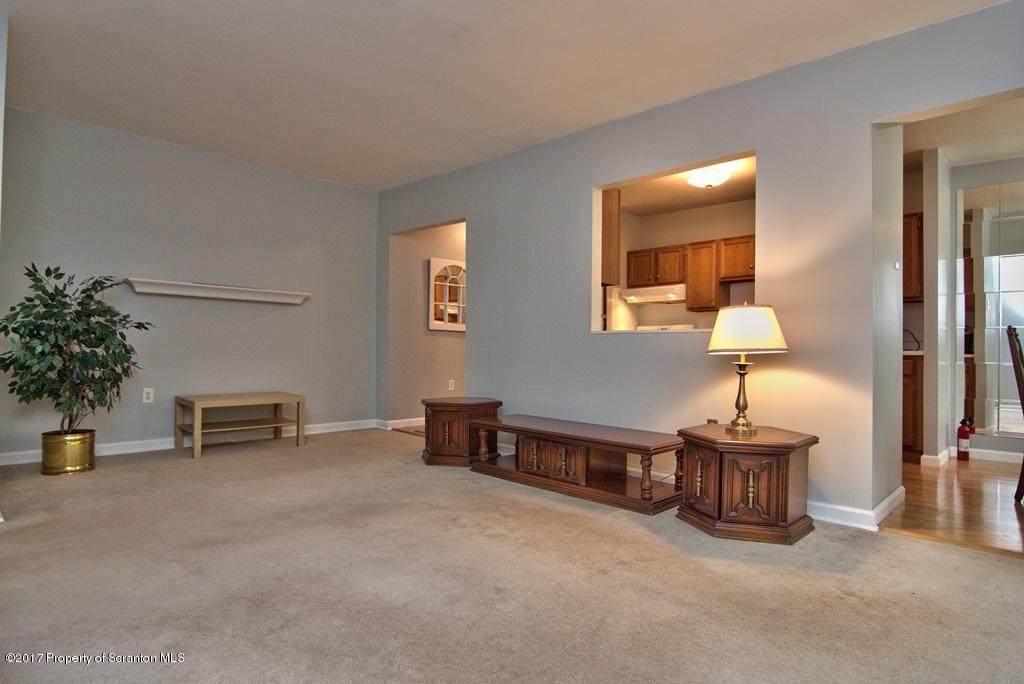 1211 Summit Pointe Scranton, PA 18508 - Photo 17 of 33 a livingroom with furniture and a potted plant
