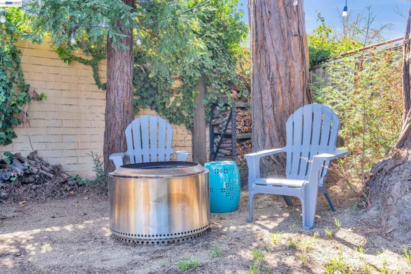 a view of a bench in the backyard