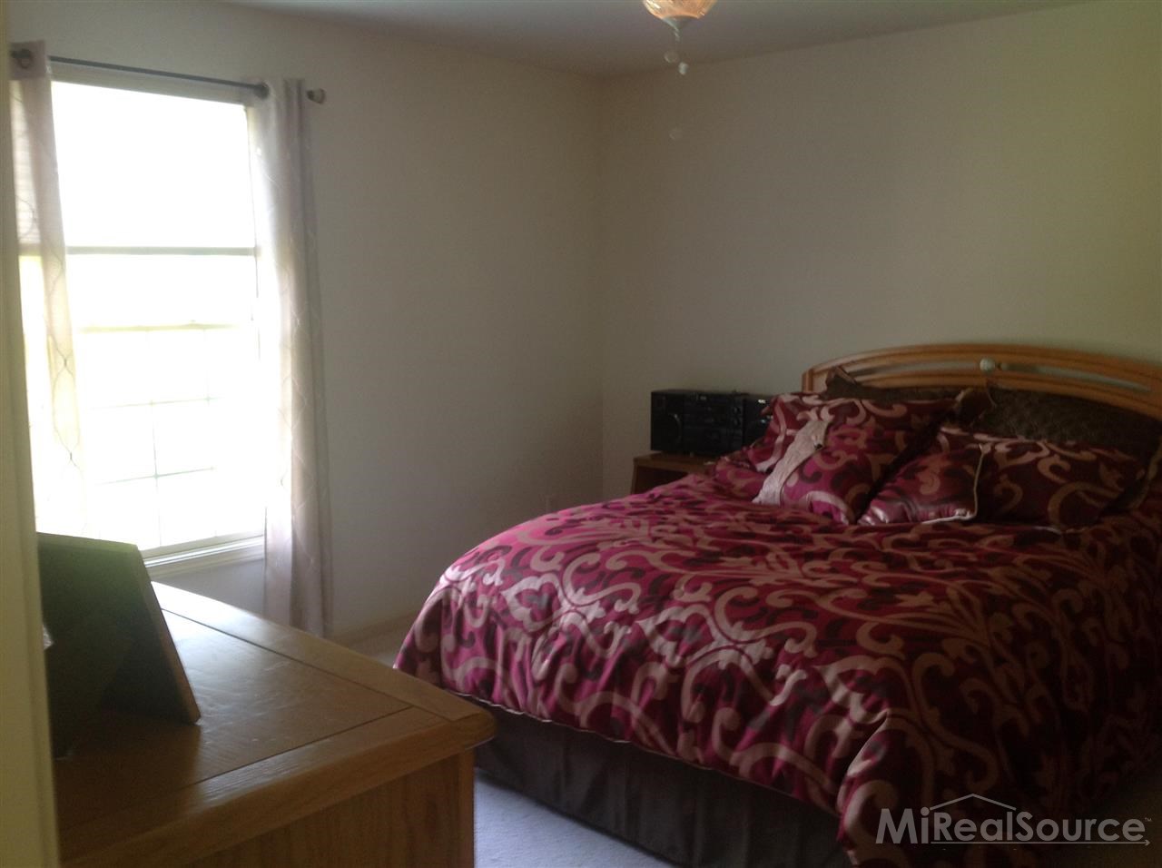 1185 Miners Run Rochester, MI 48306 - Photo 15 of 27 Bedroom