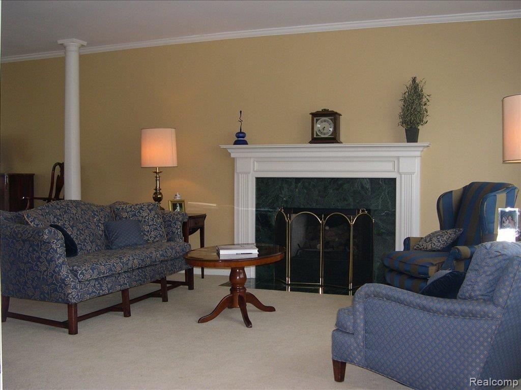 1594 Chevy Circuit Rochester, MI 48306 - Photo 3 of 12 Chevy_Circuit__Living_Room