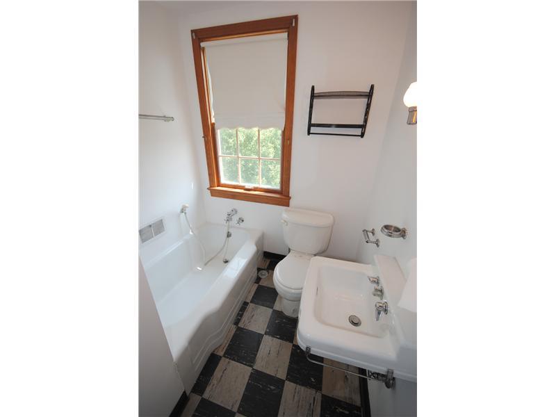 840 Agnew Road Baldwin, PA 15227 - Photo 14 of 21 Full Bath.