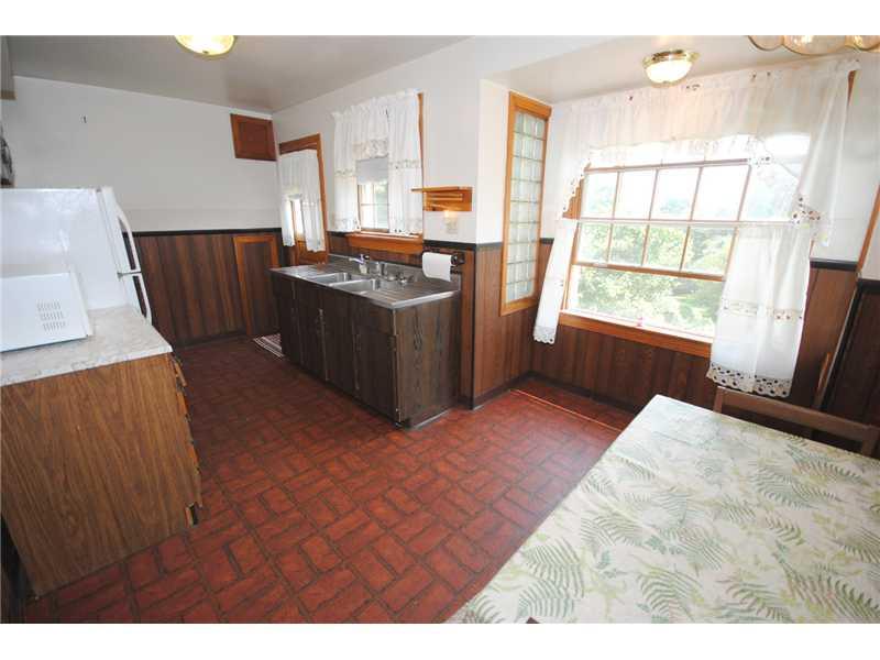840 Agnew Road Baldwin, PA 15227 - Photo 6 of 21 Kitchen.