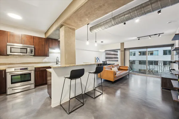 $2,300 | 800 Brazos Street, Unit 1002, Austin, TX 78701