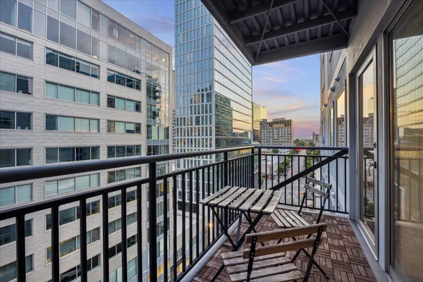 $2,300 | 800 Brazos Street, Unit 1002, Austin, TX 78701