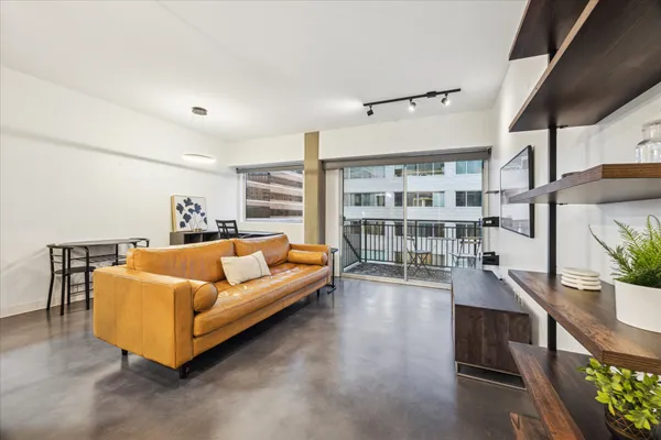 $2,300 | 800 Brazos Street, Unit 1002, Austin, TX 78701